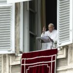Papa Francesco raffreddato, non legge la catechesi
