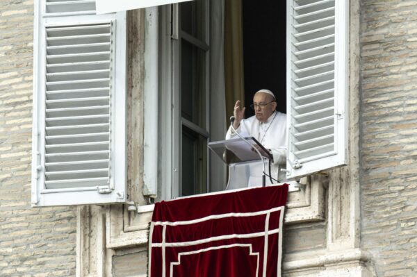 L'Angelus della domenica di Papa Francesco in Piazza San Pietro