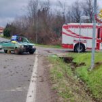 Biella, si schianta contro un palo in auto e muore