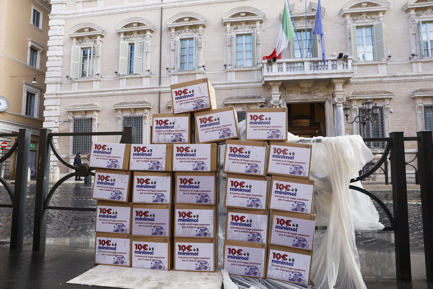 Salario minimo, opposizioni lanciano raccolta firme per legge popolare