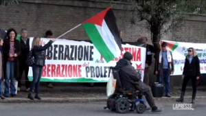 Roma, protesta pro Gaza davanti all’ambasciata israeliana