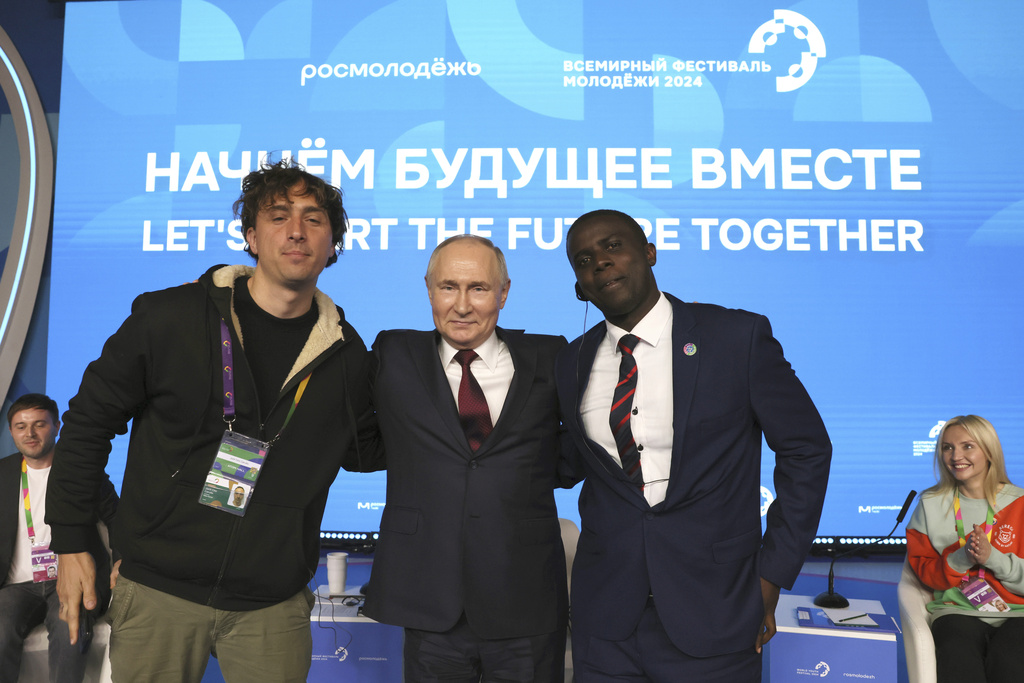 Russia, lo street artist Jorit e Ornella Muti dall’Italia al Festival della Gioventù Russia, lo street artist Jorit e Ornella Muti dall’Italia al Festival della Gioventù