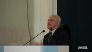 De Luca: “Italia non conta niente sul piano internazionale”