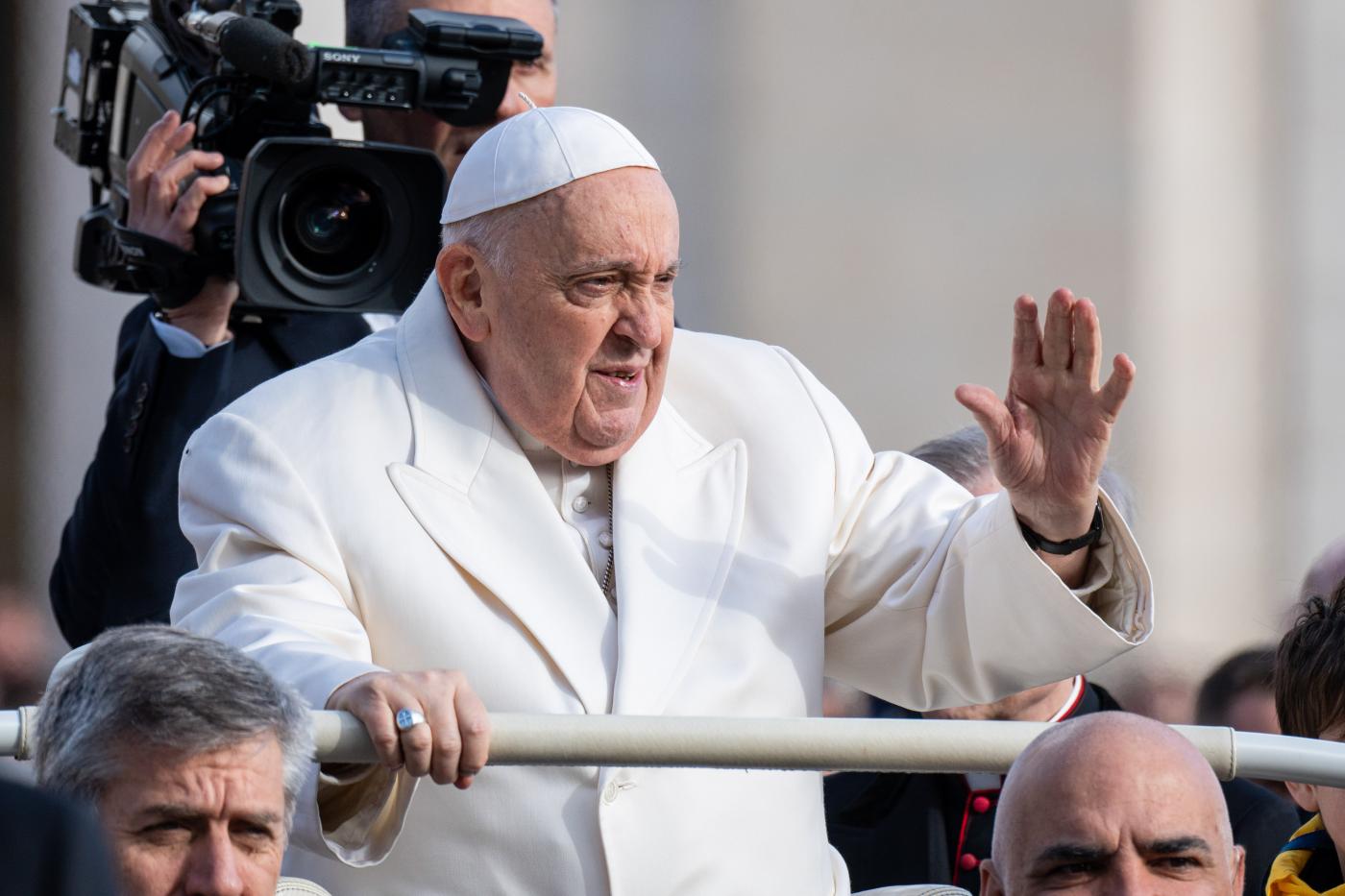 Papa Francesco non legge discorso per secondo giorno di fila