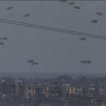 Gaza, aiuti umanitari paracadutati dal cielo