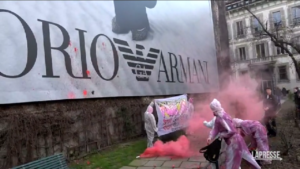 8 marzo, a Milano uova di vernice contro pubblicità Armani