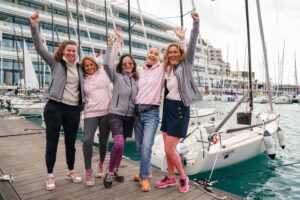 Vela, dallo Yacht Club de Monaco il messaggio delle Pink Wave per l’8 marzo