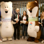 Milano-Cortina 2026: il viaggio delle mascotte Tina e Milo nel capoluogo lombardo