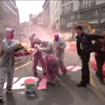 8 marzo, a Milano imbrattata strada davanti a sede Assolombarda