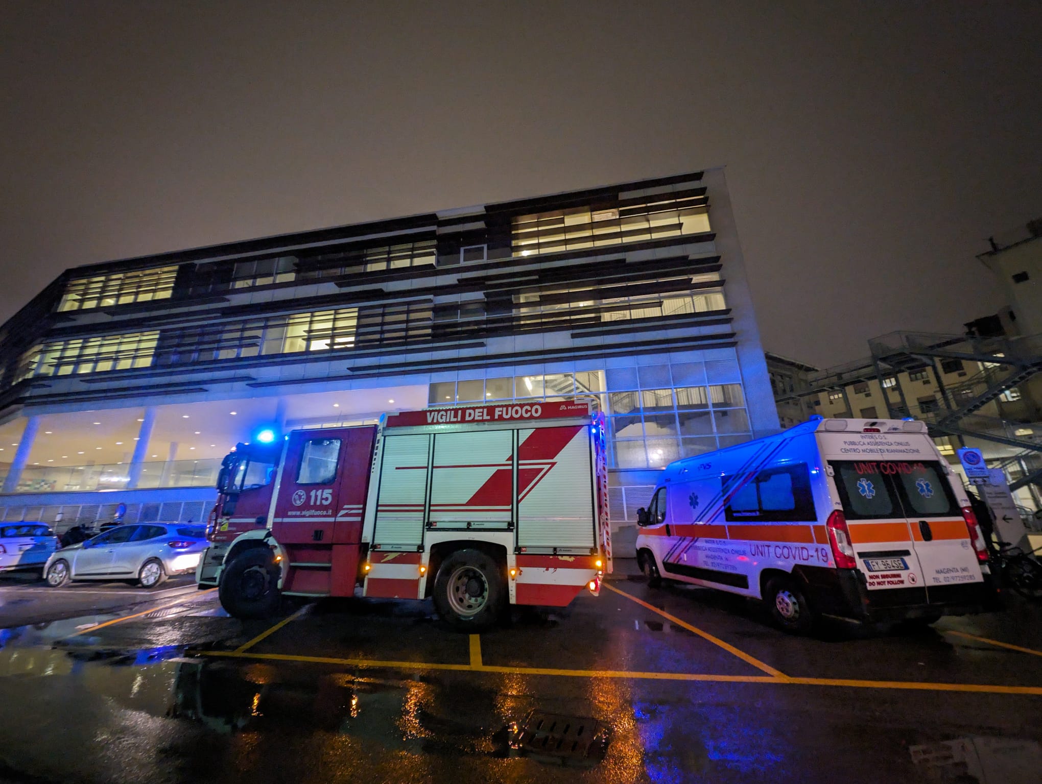 Milano, principio di incendio in locale pronto soccorso Policlinico Milano, principio di incendio in locale pronto soccorso Policlinico