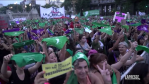 8 marzo, in Argentina le donne protestano contro Milei