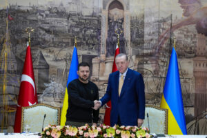 Ucraina, Zelensky in Turchia da Erdogan