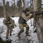 Ucraina, comunità Kiev in Italia contro Papa. Kuleba: “Nostra bandiera è gialla e blu”