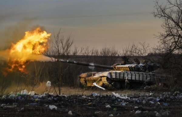 Sodati ucraini in battaglia contro le truppe russe nella regione di Donetsk, Ucraina