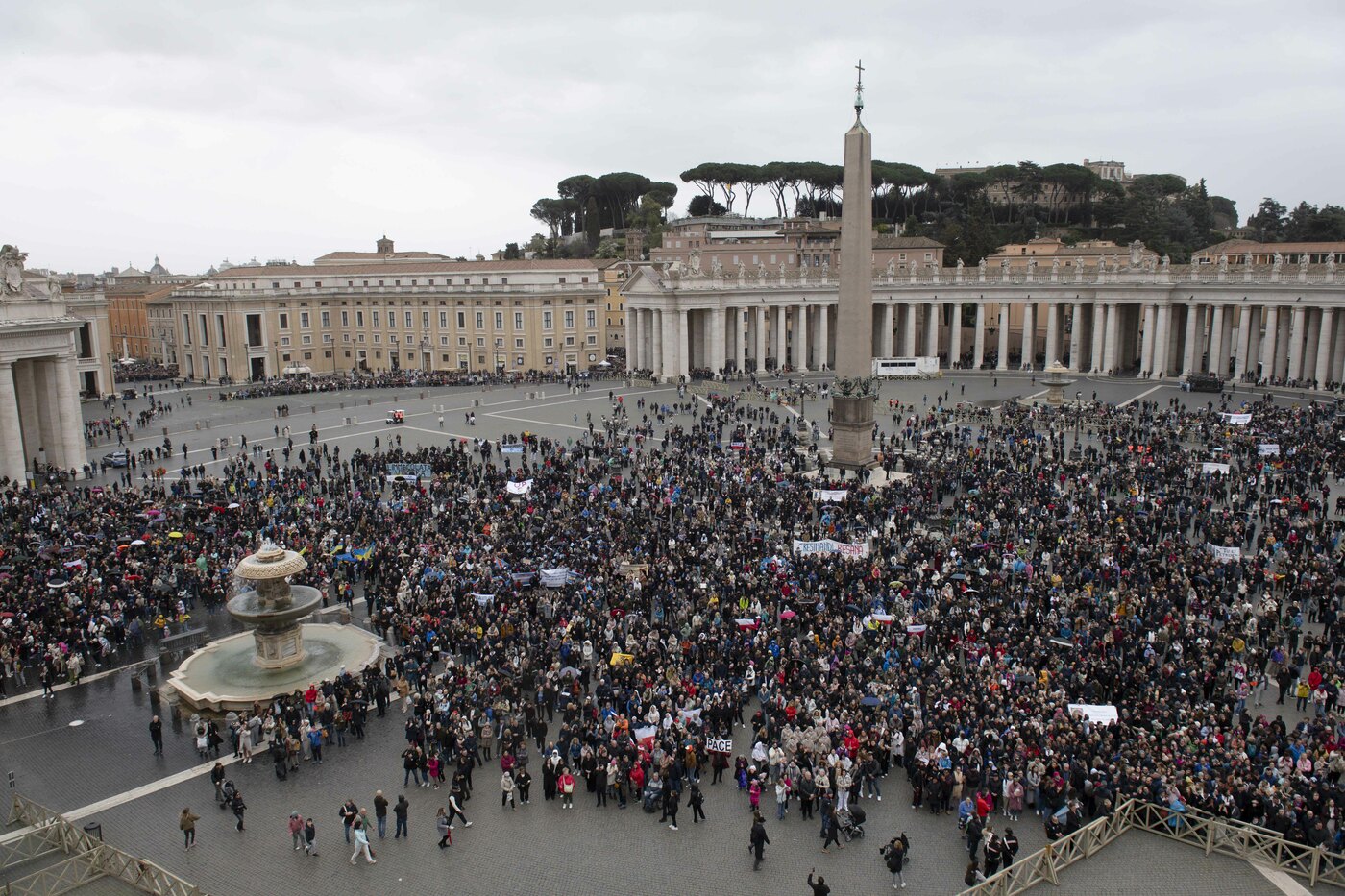15mila persone all’Angelus del Papa