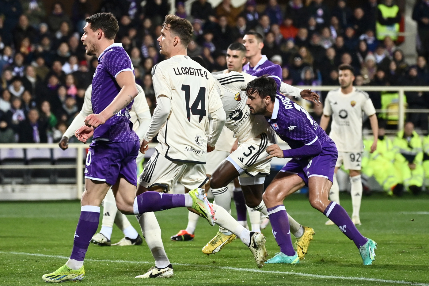 Fiorentina-Roma 2-2, pareggio di Llorente al 94esimo Fiorentina-Roma 2-2, pareggio di Llorente al 94esimo