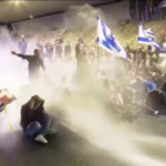 Israele, polizia usa idranti contro manifestanti a Tel Aviv