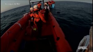 Migranti, Geo Barents verso Genova dopo primo sbarco a Civitavecchia
