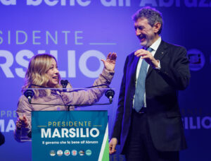 Pescara - I leader del centrodestra al comizio elettorale per il candidato Marco Marsilio