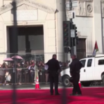 Oscar, protesta pro-Gaza: attori in abito da sera si fanno strada tra i manifestanti