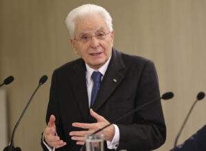 Carceri, Mattarella: “Situazione critica, grati a polizia penitenziaria”