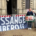 Milano, presidio in piazza Scala per cittadinanza a Julian Assange