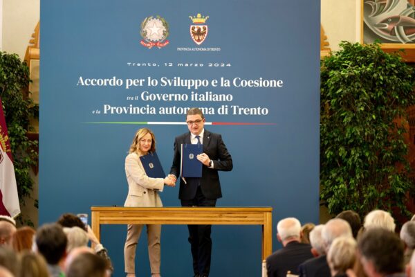 Giorgia Meloni all'incontro per la firma dell'Accordo per lo sviluppo e la coesione tra il Governo e la Provincia di Trento.