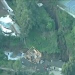 Los Angeles, una frana distrugge una casa a Sherman Oaks