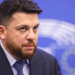 Aggredito a martellate Leonid Volkov, braccio destro di Navalny