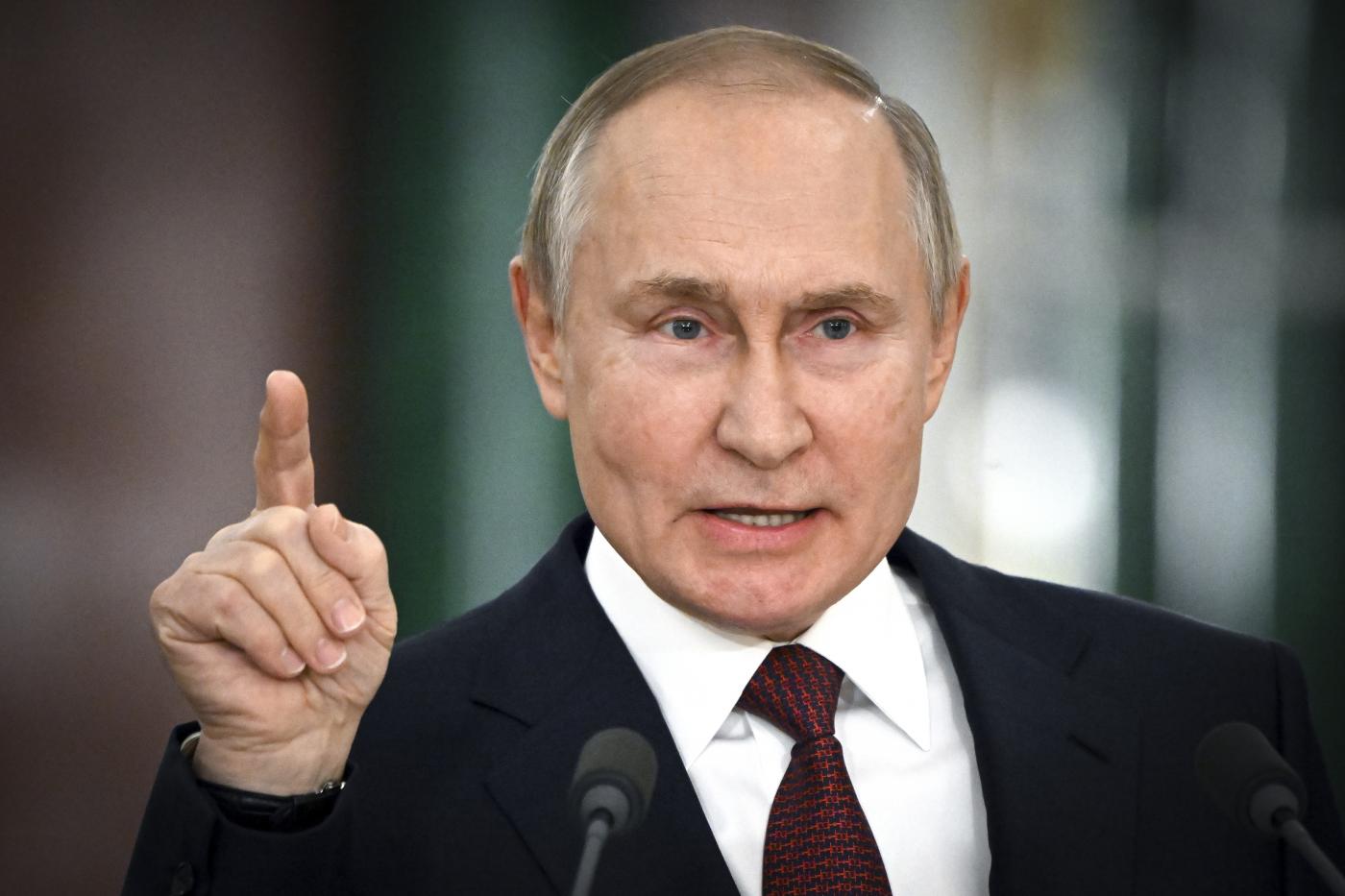 Ucraina, Putin: “Pronti a usare armi nucleari se c’è una minaccia”