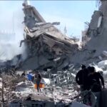 Gaza, residenti tornano ad Hamad devastata dopo i raid