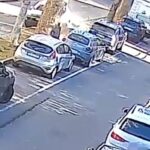 Novi Ligure, tenta di investire una donna e poi la picchia