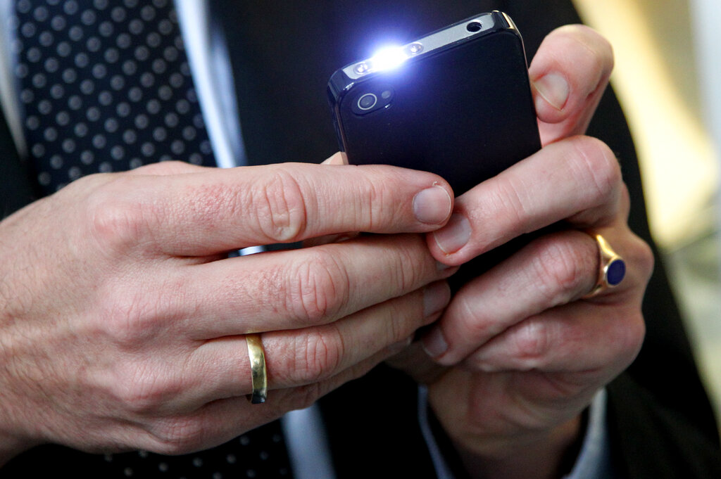 Intercettazioni, ok alla stretta sul sequestro degli smartphone