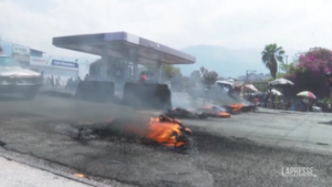 Haiti, ancora proteste a Port-au-Prince: pneumatici in fiamme in mezzo alla strada