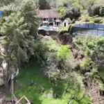 Usa, frana inghiotte una villa a Los Angeles