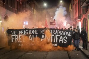 Milano - Manifestazione antifascista alle colonne di San Lorenzo per chiedere la liberazione di Ilaria Salis