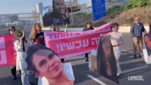 Israele, protesta a Tel Aviv: bloccata l’autostrada
