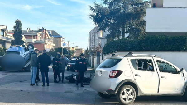 Roma, fuggono in scooter da alt polizia: un morto nell’inseguimento