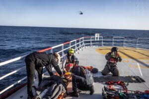 Migranti, 25 salvati da Ocean Viking: oltre 50 i morti