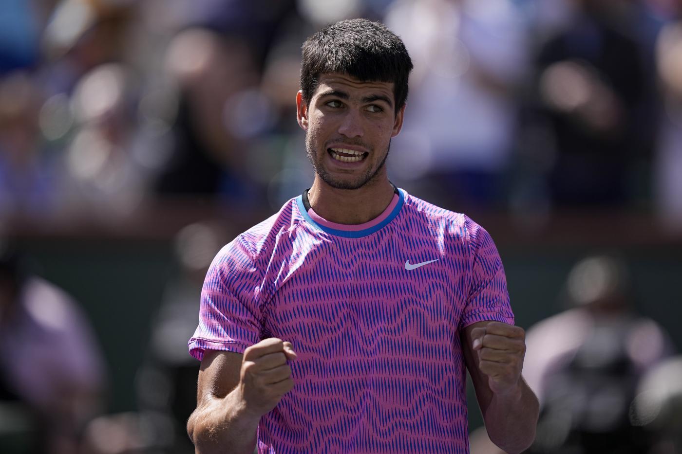 Indian Wells, il video del momento in cui Alcaraz viene punto da un’ape