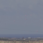 Gaza, aerei lanciano aiuti umanitari sulla Striscia