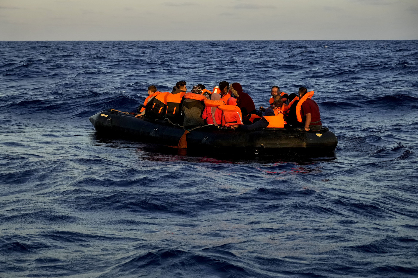 Migranti, affonda imbarcazione in Turchia: almeno 20 vittime Migranti, affonda imbarcazione in Turchia: almeno 20 vittime