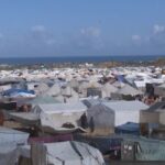 Gaza, migliaia di palestinesi nella tendopoli di Muwasi