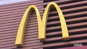 McDonald’s, sistemi in tilt: a Tokyo ordini a penna