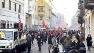 Milano, corteo anarchici in ricordo di Dax a 21 anni dall’omicidio