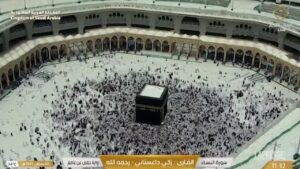 La Mecca, pellegrini musulmani compiono il rito dell’Umrah