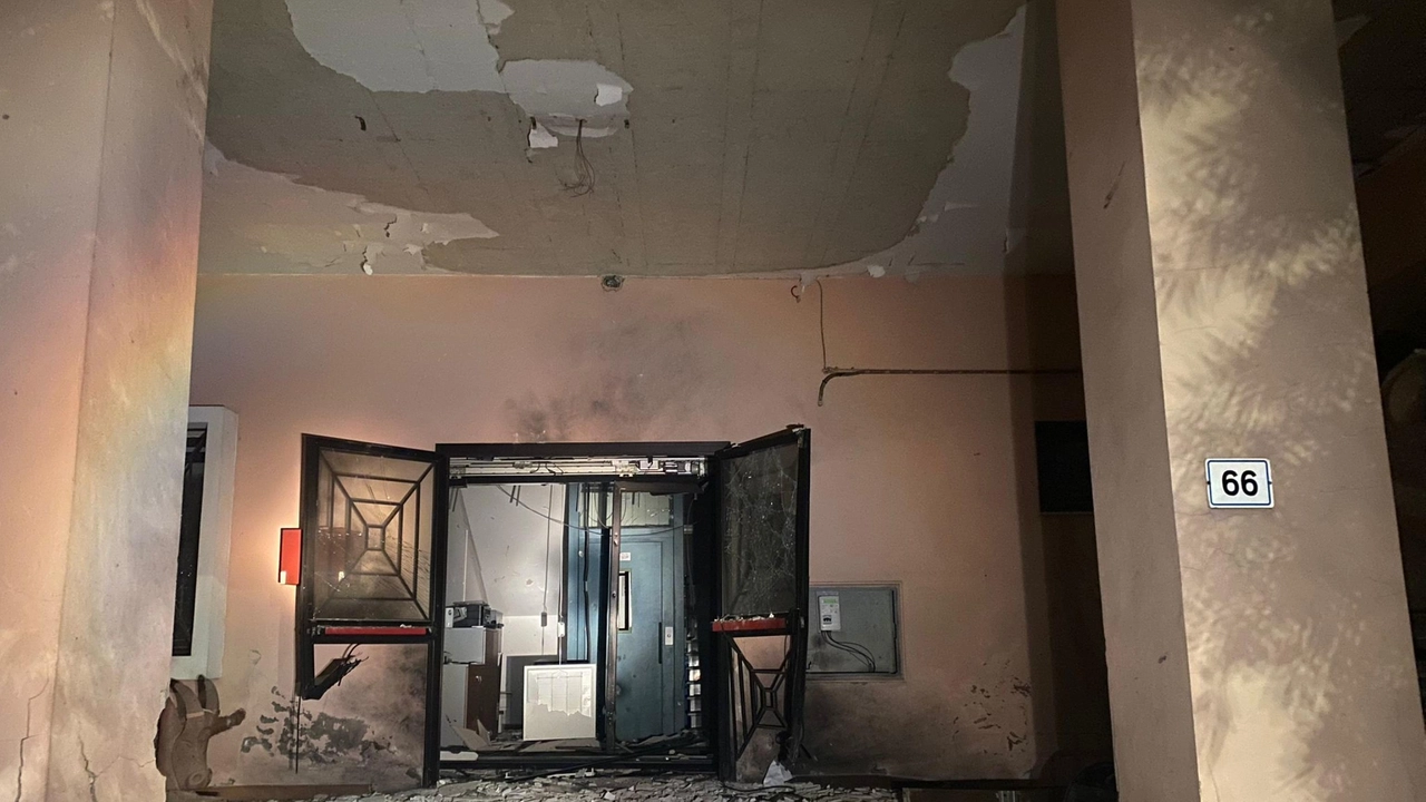 Sardegna, bomba davanti al Comune di Ottana nel Nuorese
