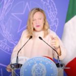 Crozza-Meloni agli evasori: “Come la Nato…c’hai un fisco che ti è alleato”