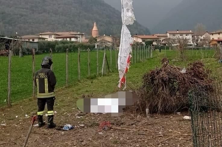 Vicenza, parapendista muore folgorato su cavi media tensione Vicenza, parapendista muore folgorato su cavi media tensione