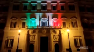 Unità Nazionale, Montecitorio illuminato con il Tricolore